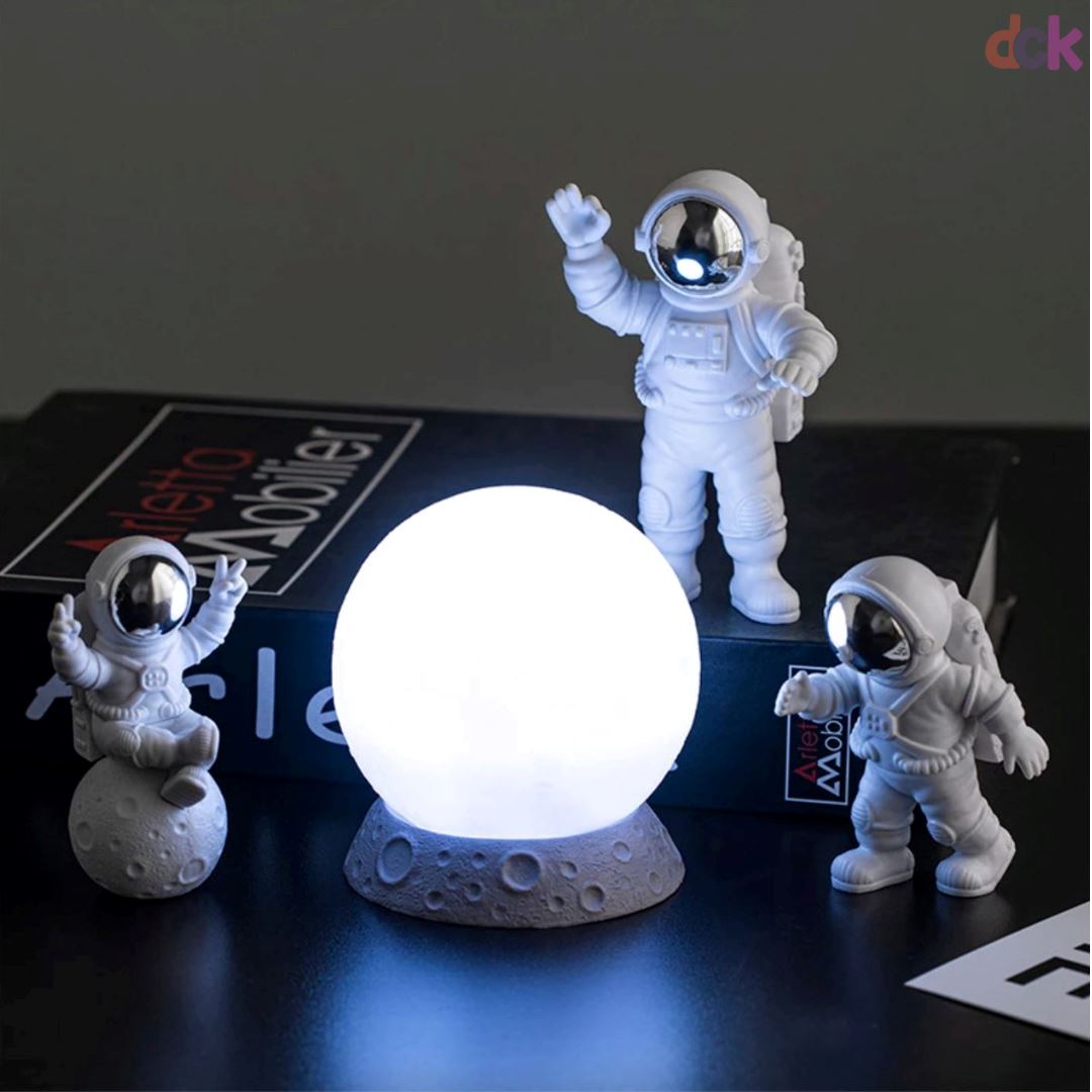 Luminária Decorativa Expedição Lunar (Lua & Astronautas) Decorativo - 0012 Conceito Kids Luz Branca 