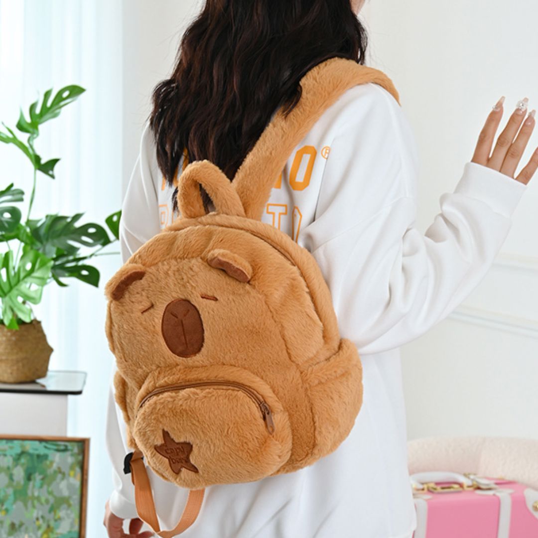 Mochila de Pelúcia Capivara Conceito Kids 
